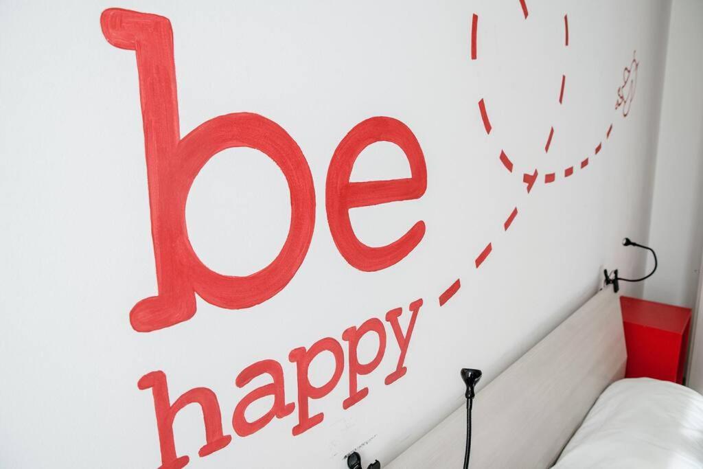 Be Happy - The House Of Travelers Apartment Комо Екстериор снимка
