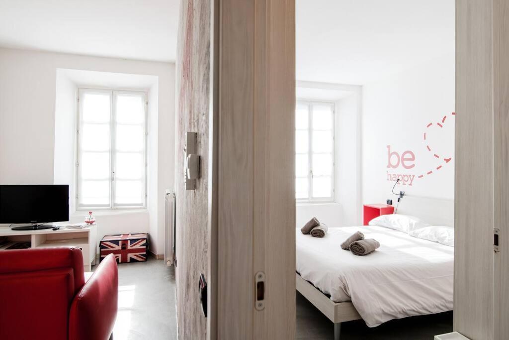 Be Happy - The House Of Travelers Apartment Комо Екстериор снимка
